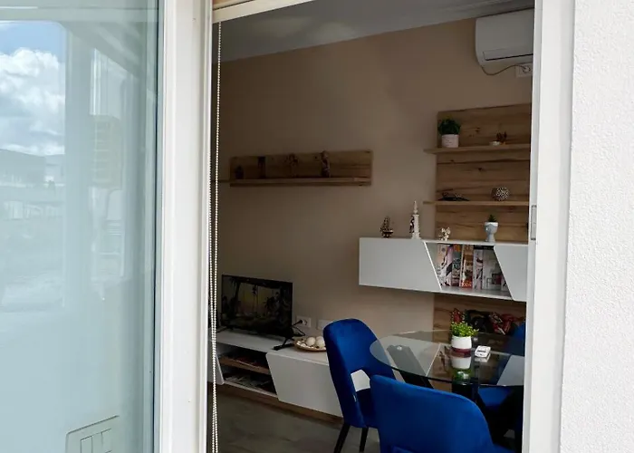 Cozy Flat Near Air Albania Stadium 2 *