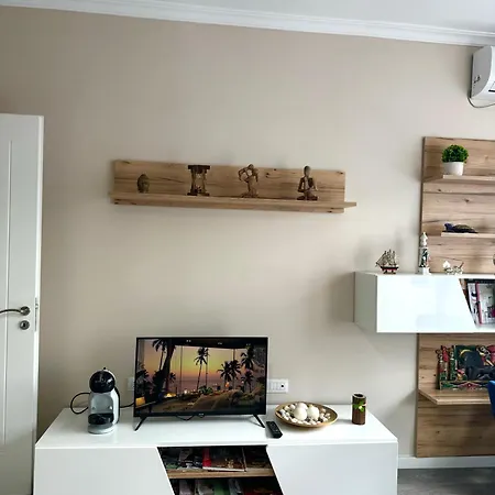 Cozy Flat Near Air Albania Stadium 2 شقة *